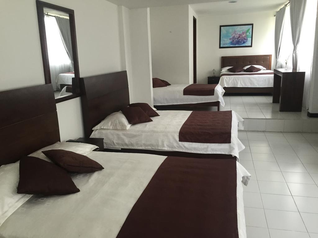 Hotel Catalina Plaza Pereira Ngoại thất bức ảnh