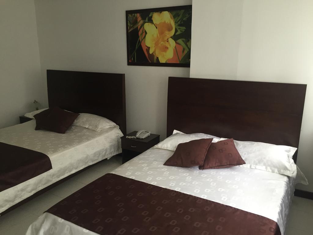 Hotel Catalina Plaza Pereira Ngoại thất bức ảnh