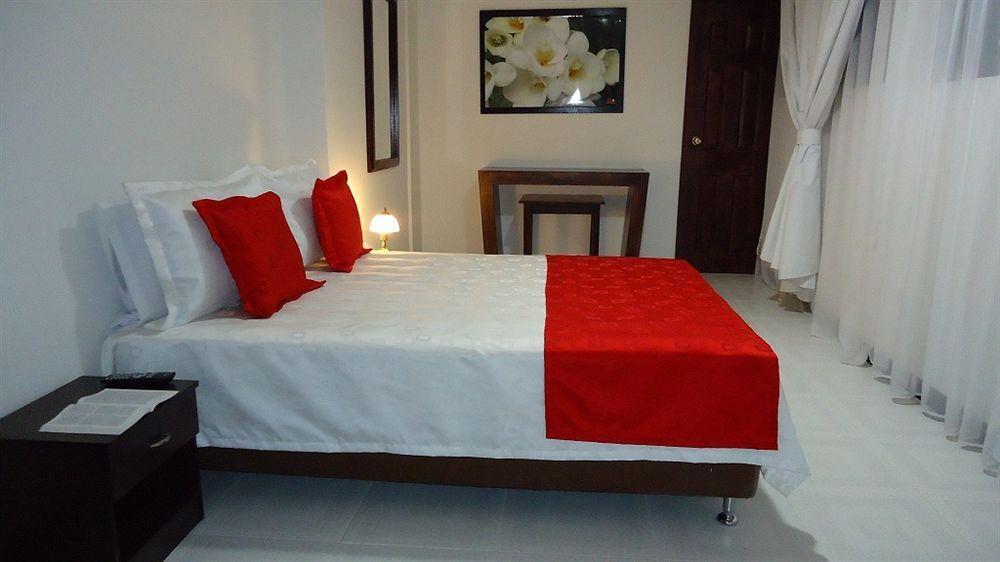 Hotel Catalina Plaza Pereira Ngoại thất bức ảnh