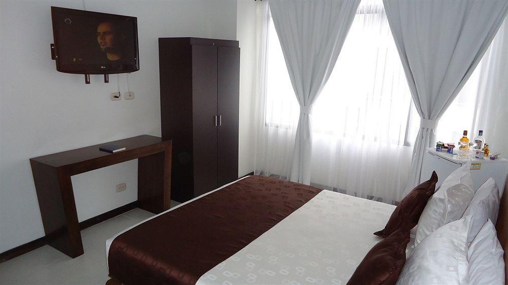 Hotel Catalina Plaza Pereira Ngoại thất bức ảnh