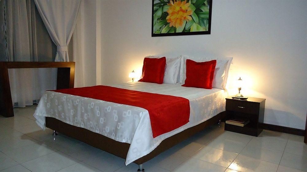 Hotel Catalina Plaza Pereira Ngoại thất bức ảnh