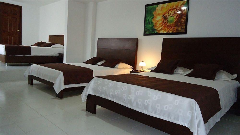 Hotel Catalina Plaza Pereira Ngoại thất bức ảnh