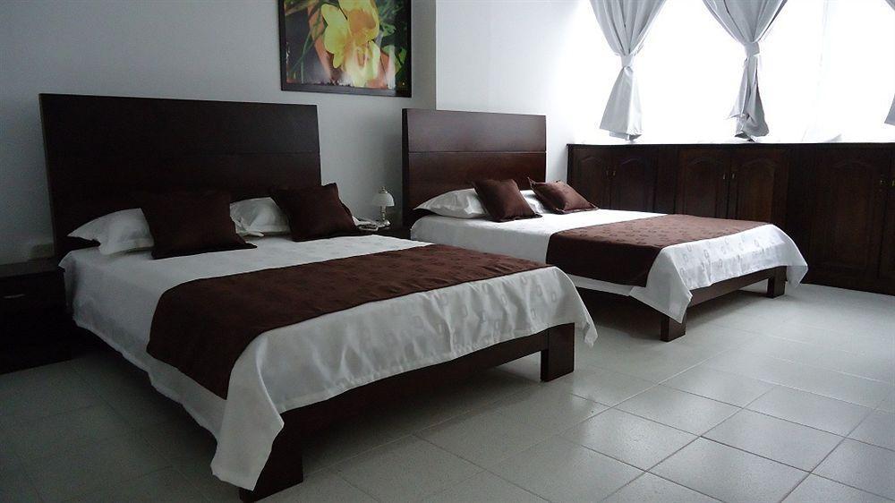 Hotel Catalina Plaza Pereira Ngoại thất bức ảnh