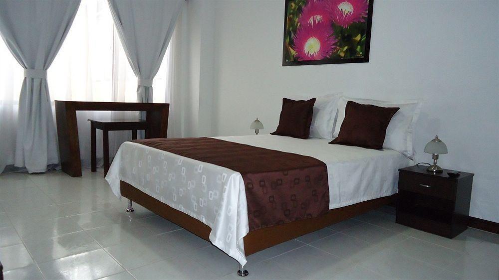 Hotel Catalina Plaza Pereira Ngoại thất bức ảnh