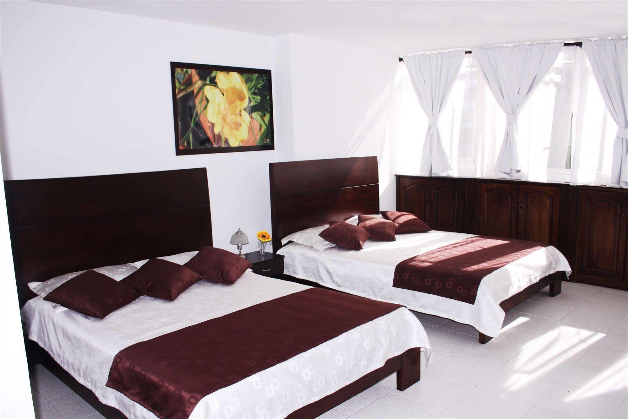 Hotel Catalina Plaza Pereira Ngoại thất bức ảnh