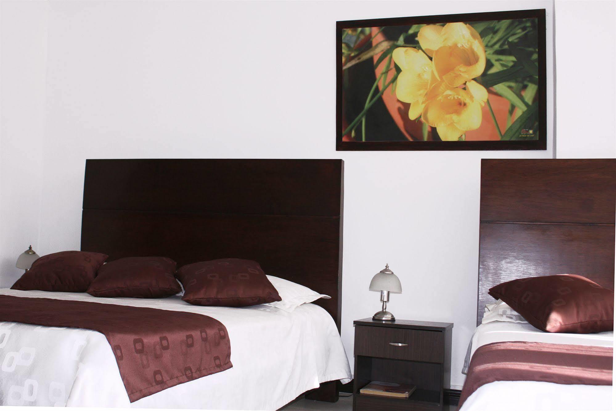 Hotel Catalina Plaza Pereira Ngoại thất bức ảnh